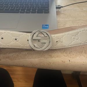 Woman’s Gucci belt